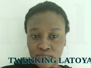 TWEKKING_LATOYA